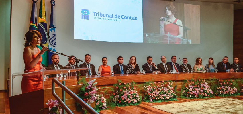 Secretária Érika Lacet prestigia posse da procuradora-geral do MPCO