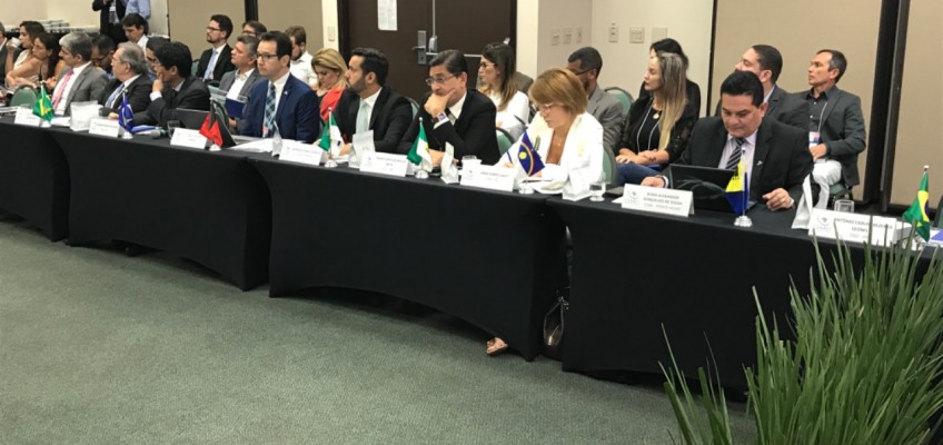 Secretária Érika Lacet presente na reunião do Conaci