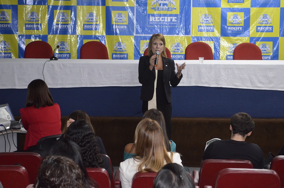 Secretária Érika Lacet participa de evento da PCR no Dia Internacional de Combate à Corrupção