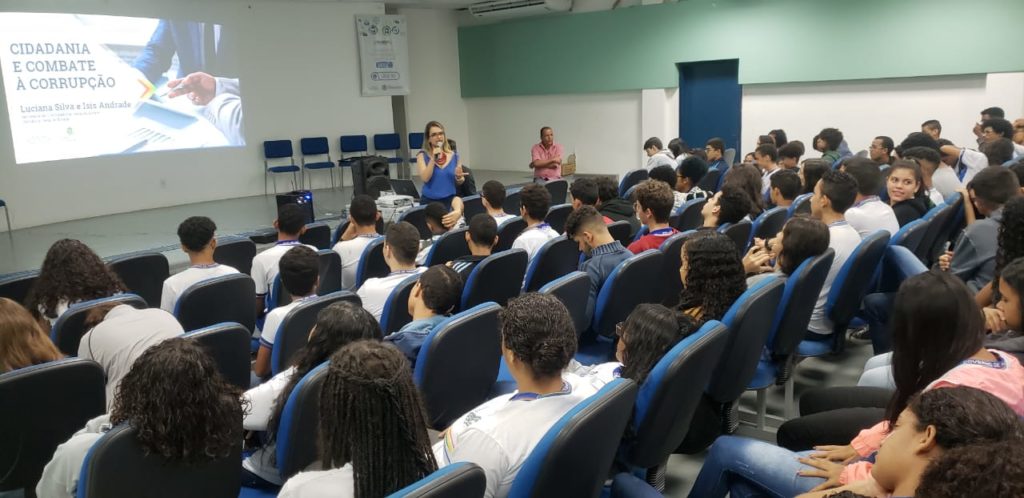 ETE Jurandir Bezerra Lins recebe o programa “Controladoria em Ação”