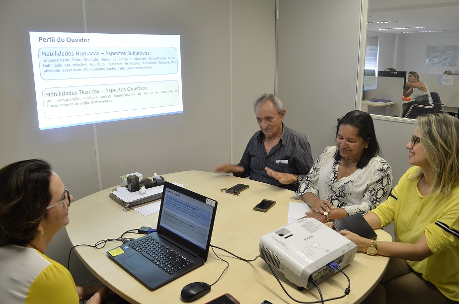 OGE instrui Prefeitura de Parnamirim na instalação de ouvidoria