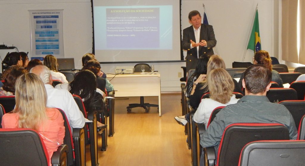 Ouvidores do Estado passam por curso de certificação