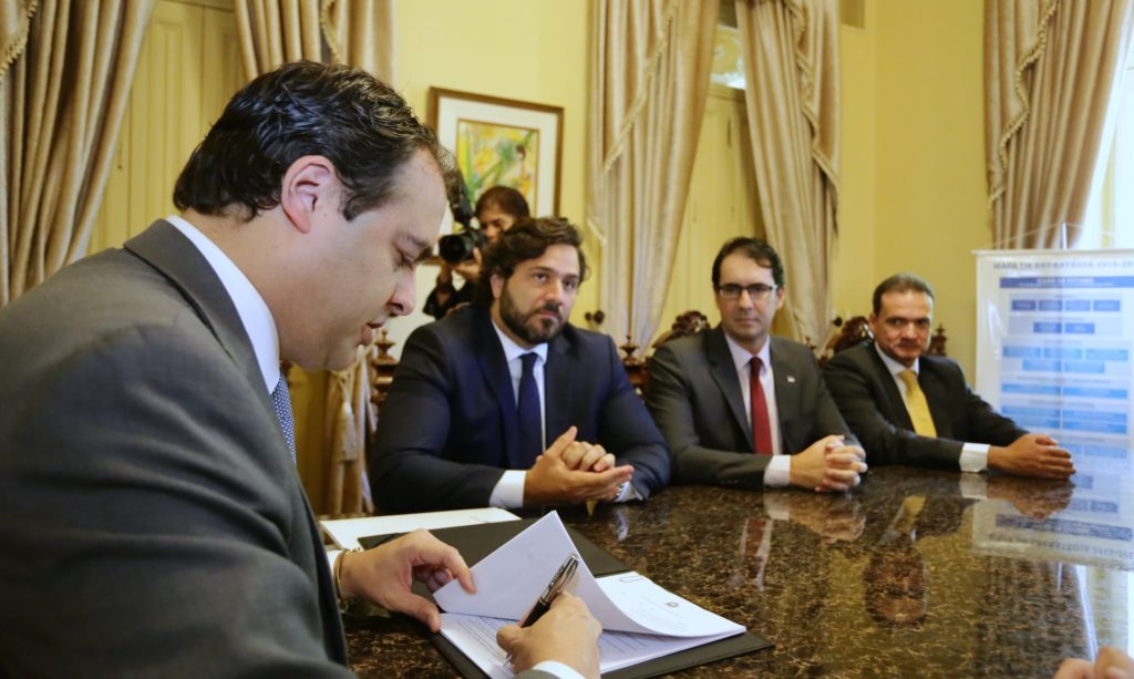 Paulo Câmara sanciona Lei Anticorrupção